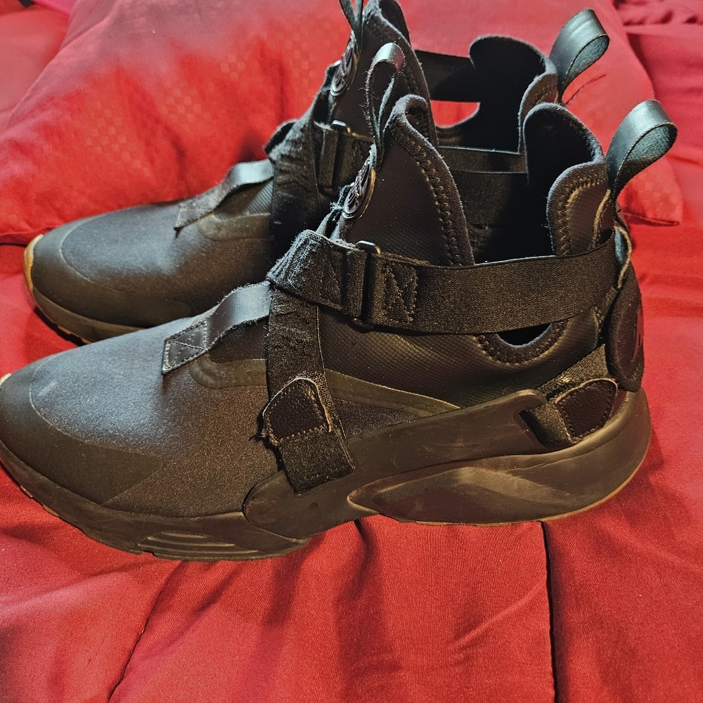 Nike Huarache City (Women)